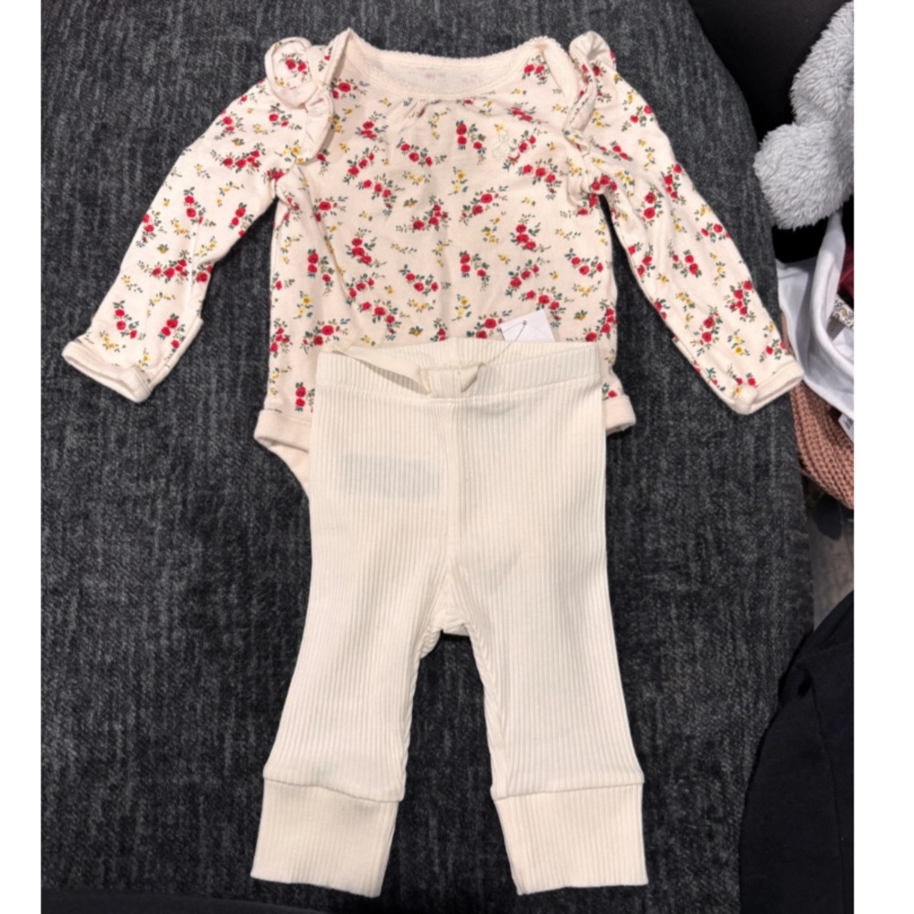 GAP Floral Cream and White Kids Matching Set